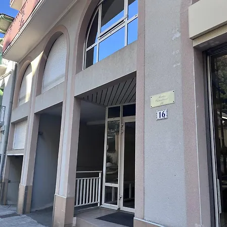 Avec Parking A - Fr-1-812-1 *